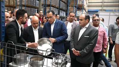 مدبولي: نحرص على زيارة المشروعات الرائدة لتعميق الصناعة وزيادة الصادرات وخلق فرص عمل