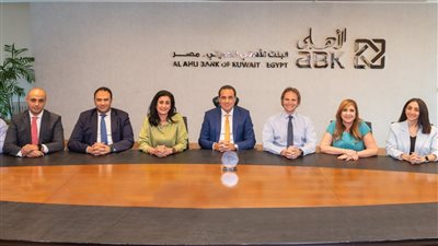 البنك الأهلي الكويتي يحصد جائزة أفضل بنك للتجزئة المصرفية في مصر 2024