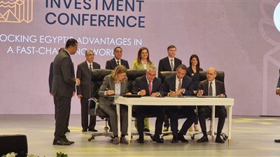 رئيس الوزراء يشهد توقيع اتفاقيتي مشروعين لاقتصادية قناة السويس بالسخنة وشرق بورسعيد