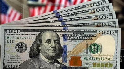 الدولار ينتعش بعد خسائر أمس