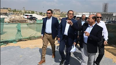 رئيس الوزراء يتفقد عددا من مشروعات القاهرة التاريخية يستهلها بحديقة تلال الفسطاط