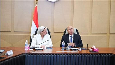 الوزير: لا غلق أو تعطيل لعمل أي منشأة صناعية وضرورة توافق المنشآت مع الاشتراطات البيئية