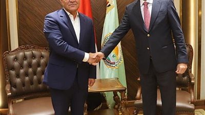 فاروق يؤكد أهمية التعاون بين وزارة الزراعة والمركز الإقليمي للإصلاح الزراعي والتنمية الريفية