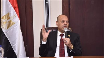 وزير العمل يُقرر إيقاف نشاط 7 شركات إلحاق عمالة بالخارج