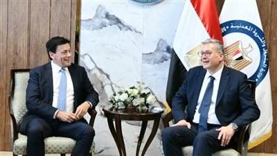 وزير البترول يبحث مع الشركات العاملة في مصر سبل زيادة الإنتاج 