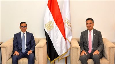 وزيري التموين والاستثمار يبحثان ضخ الاستثمارات في منظومة الصوامع والمناطق اللوجيسيتة