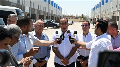 رئيس الوزراء: هدفنا تشجيع الصناعة الوطنية وتوسع شركات القطاع الخاص في مشروعاتها