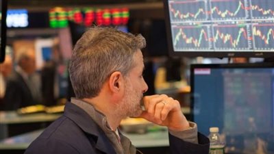 الفوضي تضرب أسواق العملات العالمية .. الدولار ينزف.. والبيانات تورط الفدرالي الأمريكي.. الذهب لمستويات قياسية جديدة