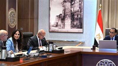 مدبولي يبحث مع مسئولي 