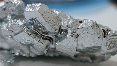 الصين تفرض ضوابط على صادرات معدن الأنتيمون الاستراتيجي