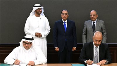 توقيع اتفاقيتي مشروع إنشاء محطة إنتاج الكهرباء من طاقة الرياح بخليج السويس