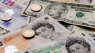 الجنيه الإسترليني يقود الهجوم ضد الدولار بفضل علامات المرونة بالاقتصاد البريطاني