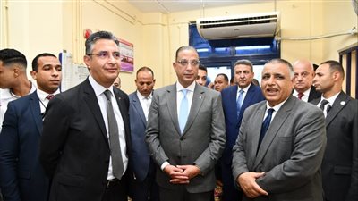وزير التموين يتفقد الصومعة المعدنية والمخبز الآلي وخطوط الإنتاج بفرع مطاحن مصر الوسطى