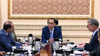 رئيس الوزراء يتابع إجراءات توفير المنتجات البترولية وخطوات زيادة حجم الإنتاج