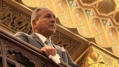 مشهد مؤثر لمحمد الأتربي قبل مغادرته بنك مصر