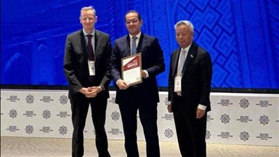 رئيس البنك الآسيوى يكرم وزير المالية عميد المديرين التنفيذيين