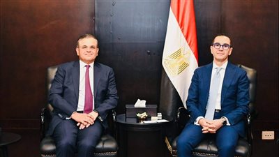 وزير الاستثمار يبحث مع وفد ستاندرد تشارترد العالمي برامج البنك في مصر بمجال تمويل المشروعات