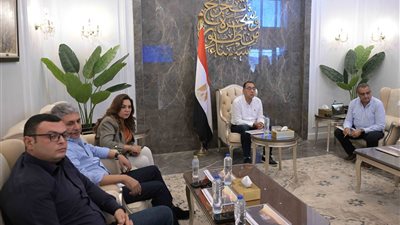 مدبولي يبدأ جولة تفقدية لمتابعة المراحل النهائية لعناصر مشروع 