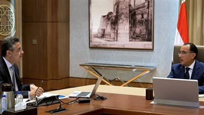 مدبولي يطمئن من وزير التموين على توافر السلع في الأسواق والأرصدة الاستراتيجية منها