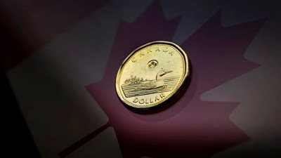 توقعات بارتفاع الدولار الكندي في 2025 مع تعزيز خفض أسعار الفائدة للاقتصاد