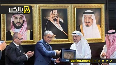 وزير السياحة بيعمل إيه في السعودية.. مفاجأة من الآخر