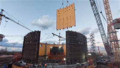 انتهاء تركيب المستوى الاول لمبنى الاحتواء الداخلي لمبنى المفاعل بالوحدة النووية الثانية بمحطة الضبعة