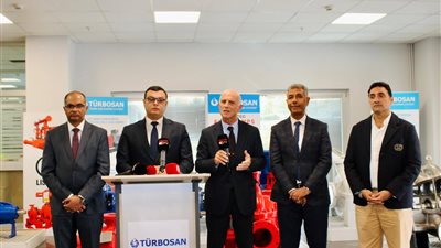 وزير الإسكان يؤكد اهتمام مصر بتعزيز الشراكة مع المصانع التركية المتخصصة لتوطين الصناعة محليا