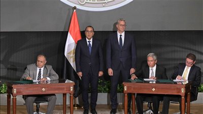 توقيع 4 مذكرات تفاهم بشأن دراسة زيادة أنشطة استكشاف وإنتاج وتنمية حقول البترول والغاز الطبيعي