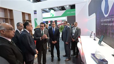 مدبولي يتفقد جناح المبادرة الرئاسية 