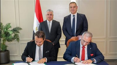 باستثمارات 13مليار جنيه.. اقتصادية القناة توقع عقد انتفاع لتنمية وتطوير 3.3 كم2 مع  أوراسكوم