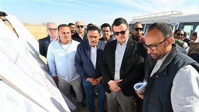 وزير الإسكان يتفقد موقف تنفيذ أعمال الطرق والمرافق للأراضى البديلة بمنطقة 