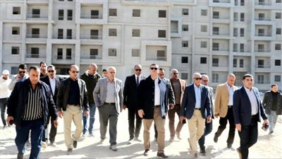 وزير الإسكان يوجه بضرورة الالتزام بالمواعيد المحددة لإنهاء وحدات 