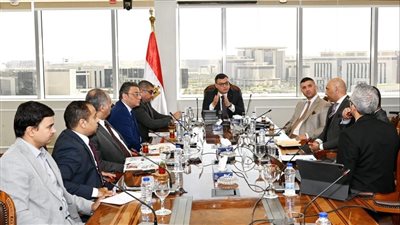 وزير الإسكان يبحث تطوير مناطق المقابر القائمة وإتاحة أخرى بالمدن الجديدة