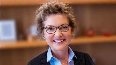 عضو في بنك الاحتياطي الفيدرالي تحث على عدم التسرع في تحريك أسعار الفائدة