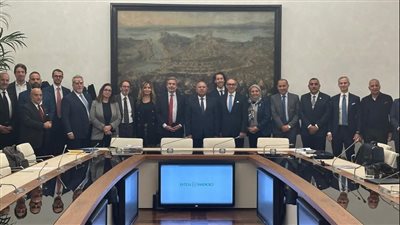 الوزير يبحث مع مسئولي 7 شركات إيطالية إنشاء عدد من المصانع الجديدة بمصر