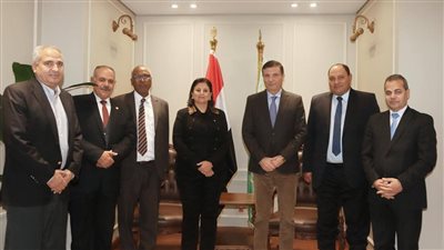 وزير الزراعة يؤكد ضرورة الاستثمار في المشروعات التي تخدم المرأة الريفية