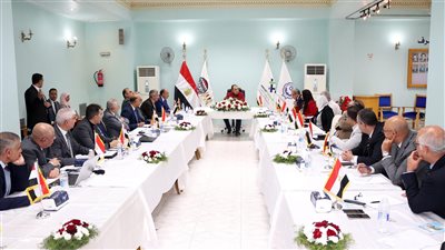 الشيمي يؤكد أهمية تحديث مصانع الأدوية وزيادة الإنتاج وإضافة مستحضرات جديدة لتلبية الاحتياجات