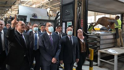 تسليم عقود عدد من المصانع للمستثمرين بالمرحلة الأولى بالمدينة المخصصة لدباغة الجلود