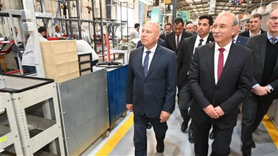 وزير الصناعة: تصنيع مستلزمات الوحدات المتحركة بالمترو ومكونات الدفاع المدني والإطفاء محليا