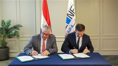 باستثمارات 309 ملايين دولار.. توقيع عقود مشروعات بمنطقة القنطرة غرب الصناعية 