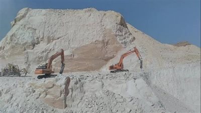 مصر تطرح مزايدة استثمارية للتنقيب عن رمل الكاولين ورمل الزجاج