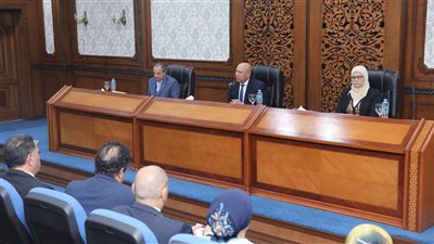 الوزير: دراسة إقامة مجمع مصانع جاهزة في مجالات الغزل والنسيج والملابس