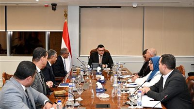 وزير الإسكان يتابع سير العمل بالجهاز التنفيذي لمياه الشرب والصرف الصحي