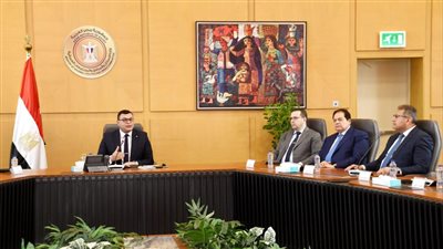وزير الإسكان يبحث مع مجموعة من المطورين العقاريين التحديات أمام القطاع العقاري وبحث فرص التعاون