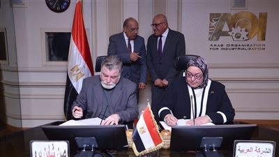  توقيع عقد إنشاء مشروع صناعي مشترك للألواح الشمسية بين العربية للتصنيع وكبرى الشركات السويدية