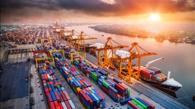 ماذا يحدث في إقتصادية قناة السويس وما هي حكاية الـ64 مليار دولار 