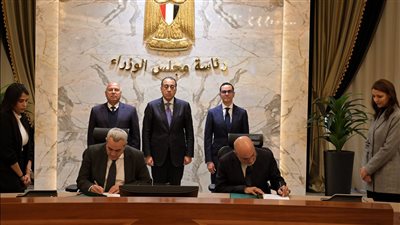 باستثمارات 135 مليون دولار.. توقيع عقد أرض مصنع جديد لتصنيع سيارات 