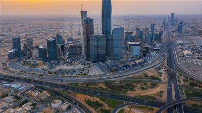 السعودية تسمح للأجانب بالاستثمار في الشركات المدرجة وتمتلك عقارات بمكة والمدينة