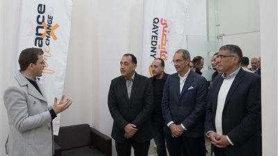 مدبولي يتفقد المعامل الخاصة باحتضان الشركات الناشئة والابتكار ومبادرة أجيال مصر الرقمية والبرمجة