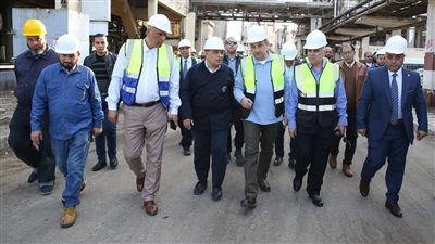 وزير قطاع الأعمال يبحث خطة إصلاح عاجلة لتطوير مصانع 